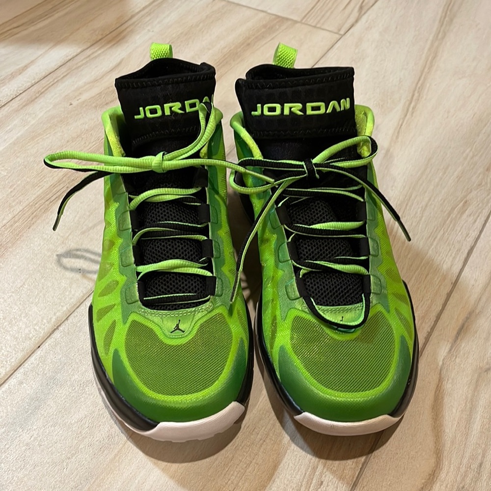 BRAND NEW - Jordan Trunner Dominate Pro Electric Green size 9
